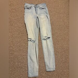 Women’s y2k aeropostle light wash faded jeans with ripped knees